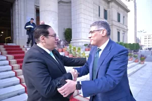 محافظ الجيزة يشارك في الاجتماع الشهري لمجلس جامعة القاهرة لمناقشة الملفات التعليمية والتنموية 21 - جريدة المساء