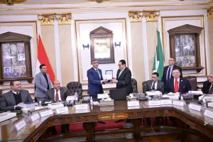 محافظ الجيزة يشارك في الاجتماع الشهري لمجلس جامعة القاهرة لمناقشة الملفات التعليمية والتنموية 23 - جريدة المساء