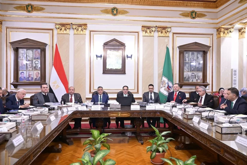 محافظ الجيزة يشارك في الاجتماع الشهري لمجلس جامعة القاهرة لمناقشة الملفات التعليمية والتنموية 19 - جريدة المساء