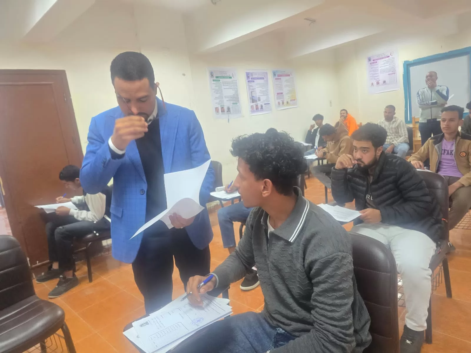 حجازي يتفقد امتحانات الفرقة الأولى بالمعهد الفني الصحي بقنا 39 - جريدة المساء
