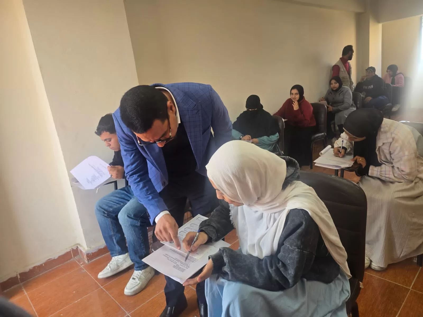 حجازي يتفقد امتحانات الفرقة الأولى بالمعهد الفني الصحي بقنا 33 - جريدة المساء
