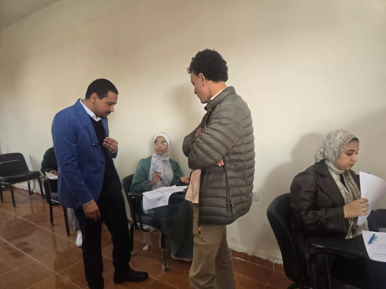 حجازي يتفقد امتحانات الفرقة الأولى بالمعهد الفني الصحي بقنا 51 - جريدة المساء