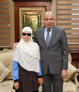 "محافظ المنيا" يكرم ابنة مدرسة النور للمكفوفين ويهديها مصحفًا تقديرًا لتفوقها 25 - جريدة المساء