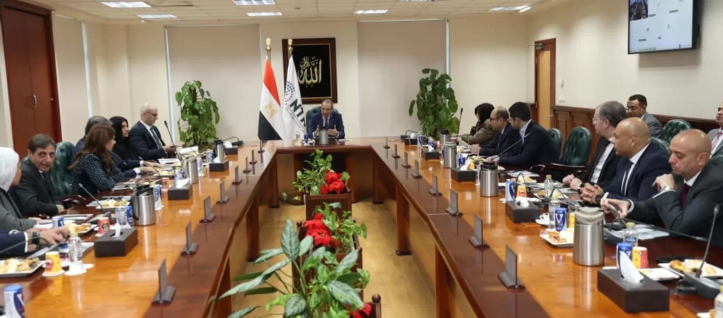 د.عمرو طلعت يجتمع بأعضاء لجنة صناعة الاتصالات بالقومى لتنظيم الاتصالات 19 - جريدة المساء