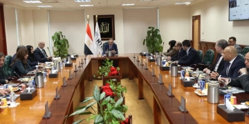 د.عمرو طلعت يجتمع بأعضاء لجنة صناعة الاتصالات بالقومى لتنظيم الاتصالات 1 - جريدة المساء