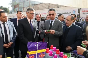 وزير التموين ومحافظ الجيزة يفتتحان سوق اليوم الواحد بشارع فيصل 27 - جريدة المساء