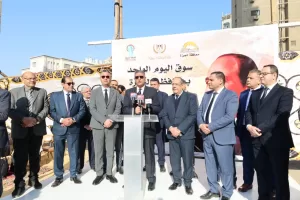 وزير التموين ومحافظ الجيزة يفتتحان سوق اليوم الواحد بشارع فيصل 33 - جريدة المساء