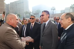 وزير التموين ومحافظ الجيزة يفتتحان سوق اليوم الواحد بشارع فيصل 35 - جريدة المساء