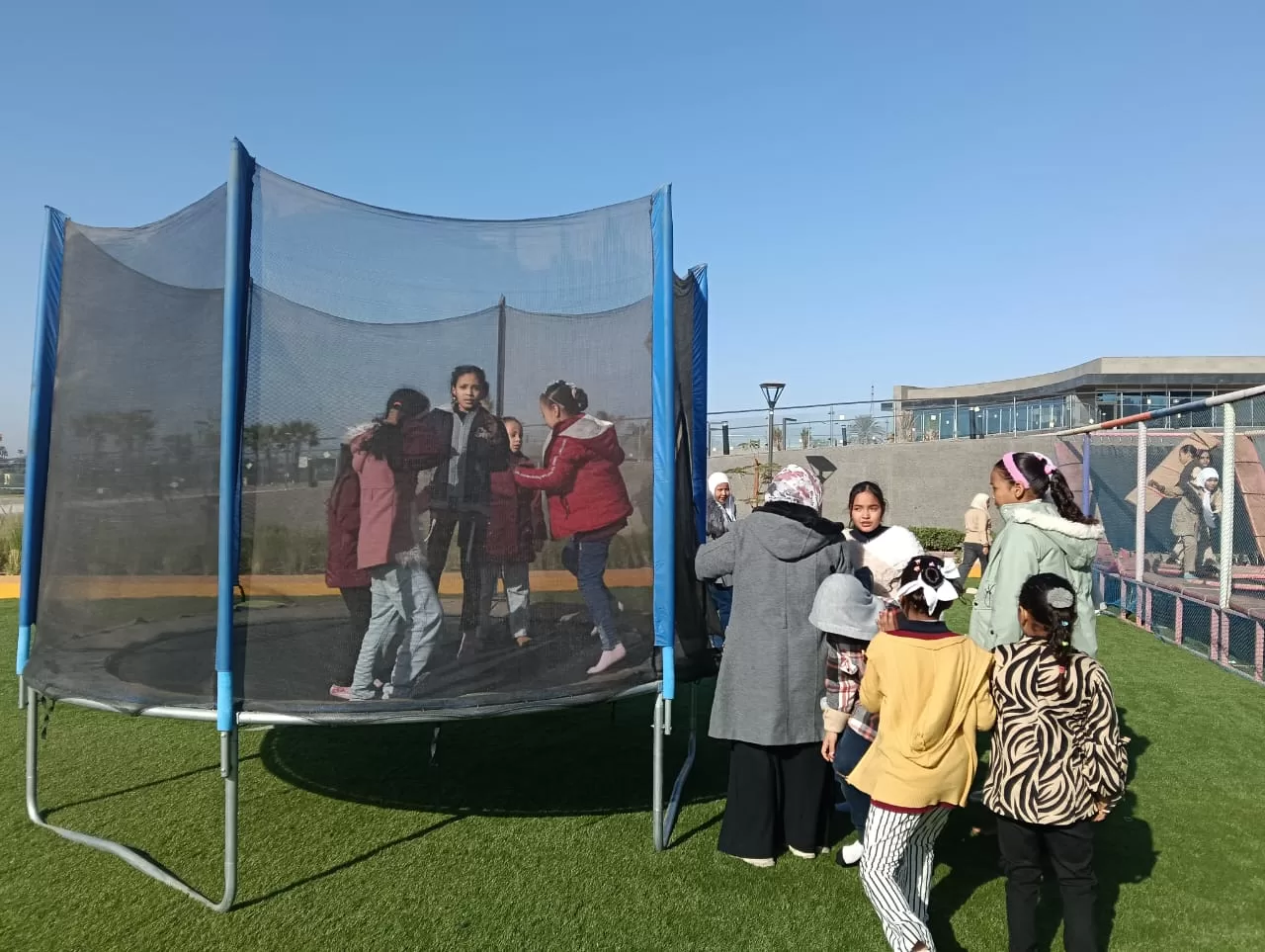 كورنيش النيل بقنا يستقبل أكثر من 60 رحلة مدرسية 41 - جريدة المساء