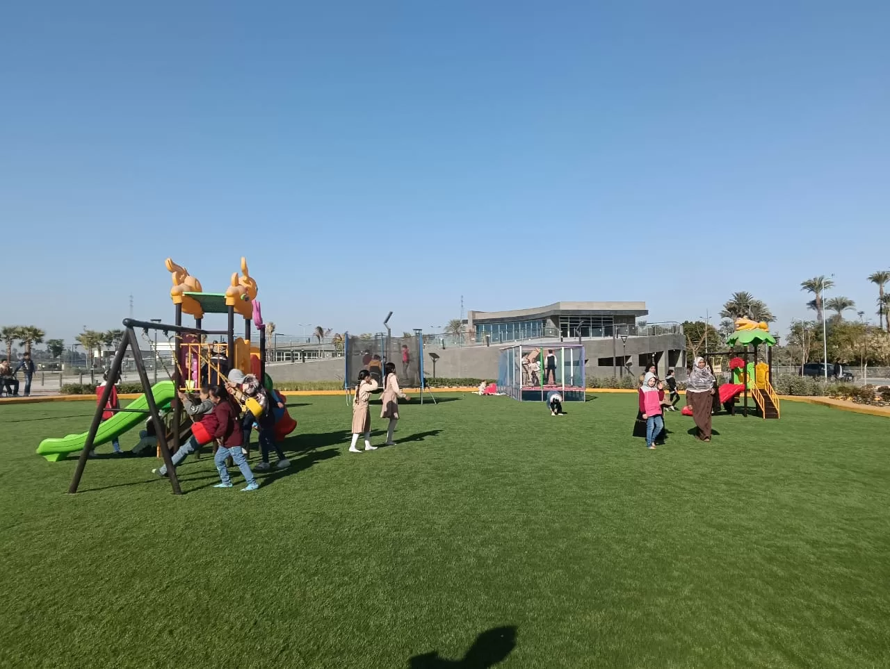 كورنيش النيل بقنا يستقبل أكثر من 60 رحلة مدرسية 25 - جريدة المساء