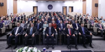 وزير الاتصالات يلتقى بملحقى الدفاع المرشحين للعمل بالسفارات المصرية بالخارج 1 - جريدة المساء