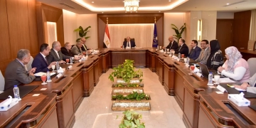 الغمراوي وممثلو غرفة صناعة الدواء بحثوا تعزيز الصناعات الدوائية 1 - جريدة المساء