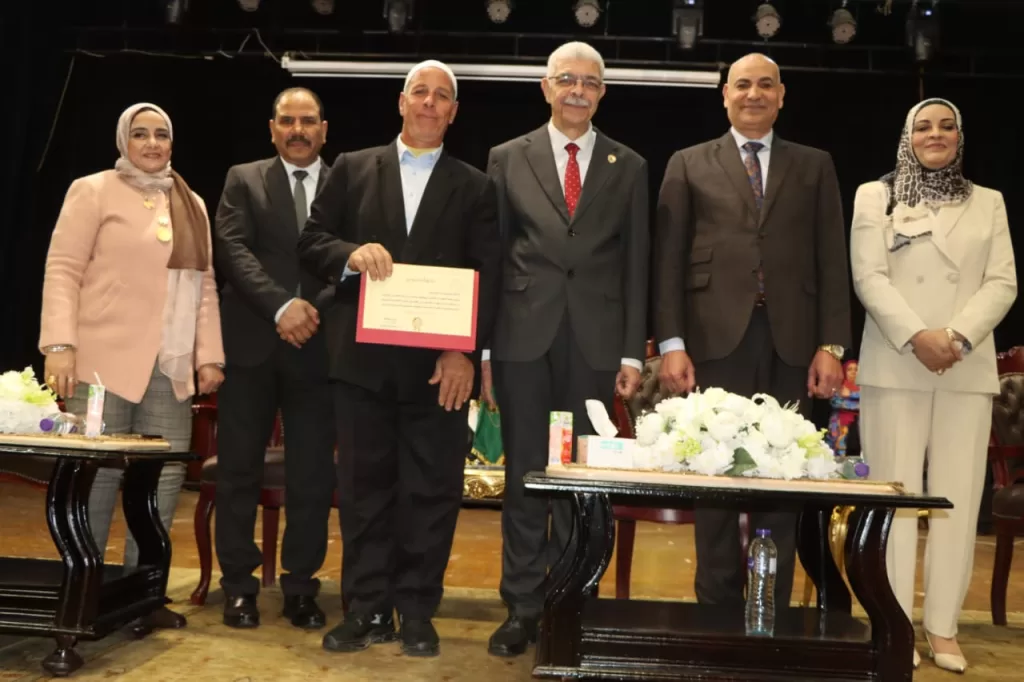 تكريم 287من قيادات و أعضاء الجهاز الإداري في عيد جامعة المنوفية الـ49 20 - جريدة المساء