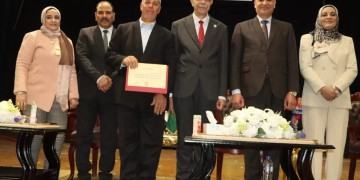 تكريم 287من قيادات و أعضاء الجهاز الإداري في عيد جامعة المنوفية الـ49 1 - جريدة المساء