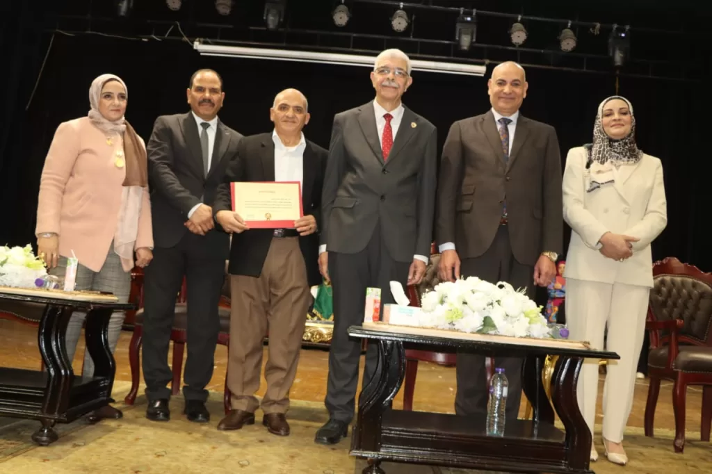 تكريم 287من قيادات و أعضاء الجهاز الإداري في عيد جامعة المنوفية الـ49 22 - جريدة المساء