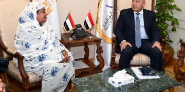 كامل الوزير يبحث مع وزيرة الصناعة السودانية تعزيز التعاون الصناعي والتجاري بين البلدين 1 - جريدة المساء