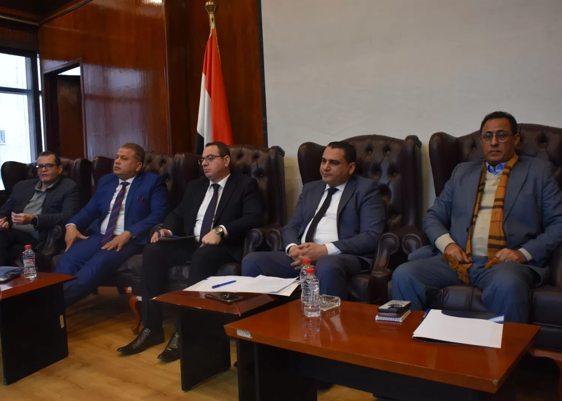 شعبة المواد الغذائية بالجيزة يعقدون اجتماعًا مع مسؤولي التموين لمناقشة تحديات القطاع 15 - جريدة المساء