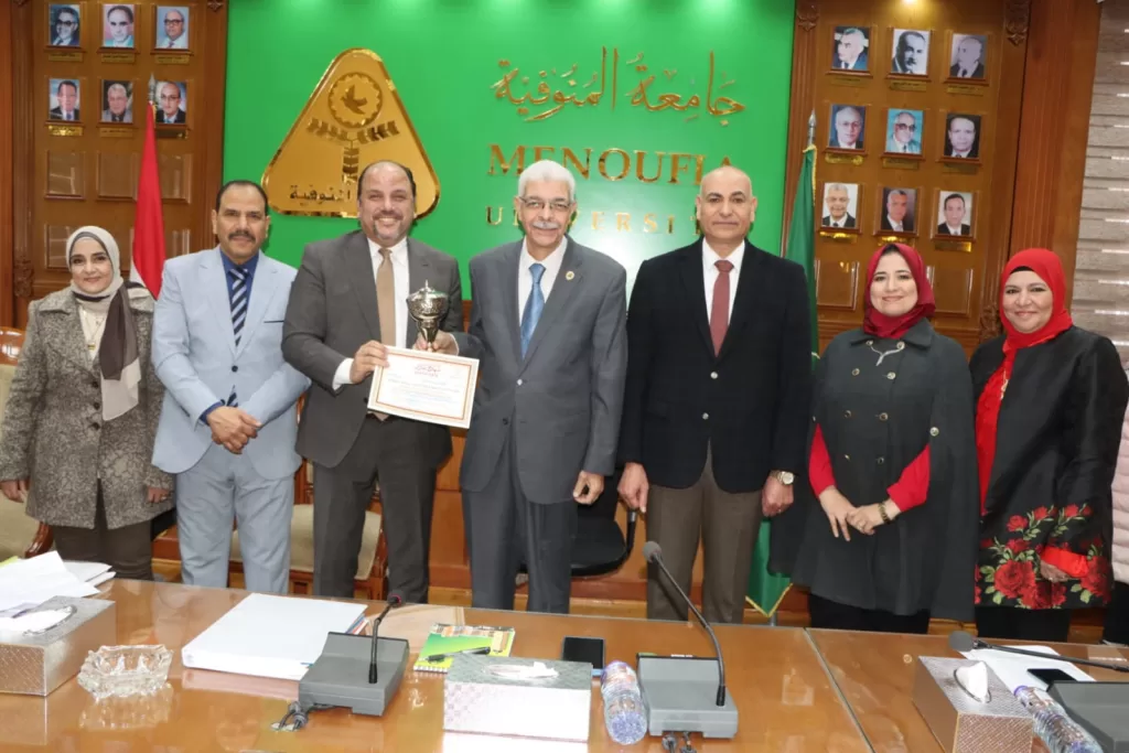 مجلس جامعة المنوفية يكرم الفائزين بمسابقة أفضل كلية في استقبال الطلاب 23 - جريدة المساء