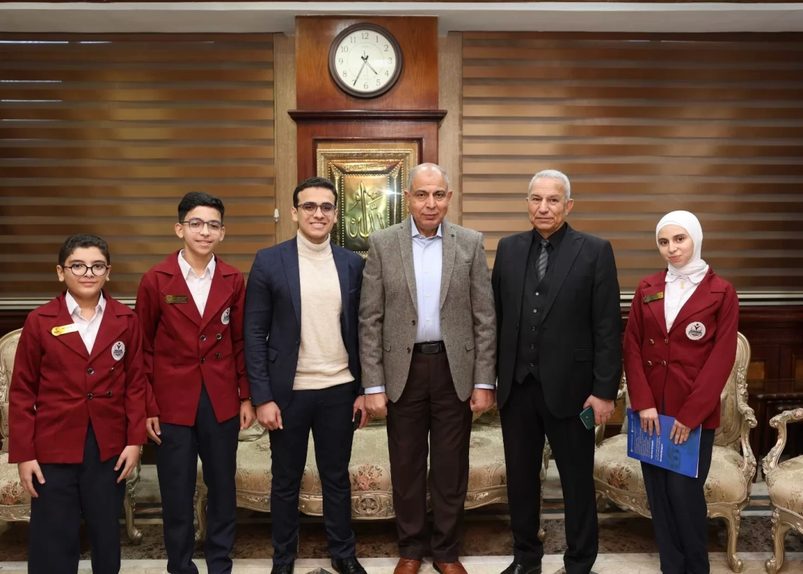 طلاب على مقعد الصحفي.. ومحافظ المنيا يجيب بثقة الأب والمسؤول 19 - جريدة المساء