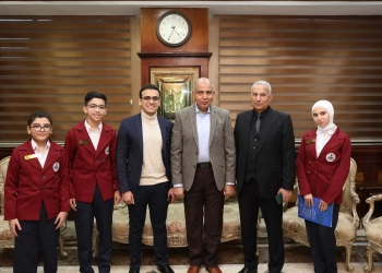 طلاب على مقعد الصحفي.. ومحافظ المنيا يجيب بثقة الأب والمسؤول 30 - جريدة المساء طلاب على مقعد الصحفي.. ومحافظ المنيا يجيب بثقة الأب والمسؤول 29 - جريدة المساء