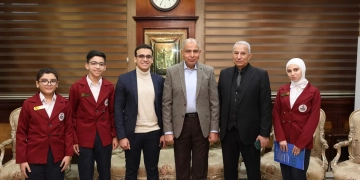 طلاب على مقعد الصحفي.. ومحافظ المنيا يجيب بثقة الأب والمسؤول 1 - جريدة المساء
