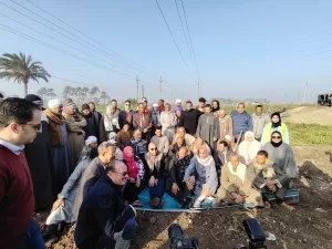كدواني يجلس على الأرض وسط الفلاحين: التواصل الإنساني أساس التنمية الزراعية 24 - جريدة المساء كدواني يجلس على الأرض وسط الفلاحين: التواصل الإنساني أساس التنمية الزراعية 23 - جريدة المساء