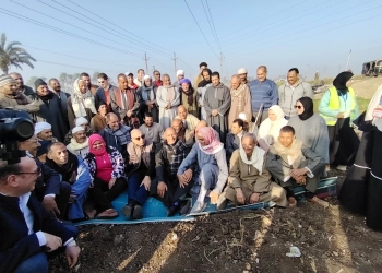 في قلب الحقول.. محافظ المنيا يدعم المزارعين ببردنوها ويطلق موسم زراعة القمح والكمون 23 - جريدة المساء