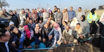 في قلب الحقول.. محافظ المنيا يدعم المزارعين ببردنوها ويطلق موسم زراعة القمح والكمون 1 - جريدة المساء