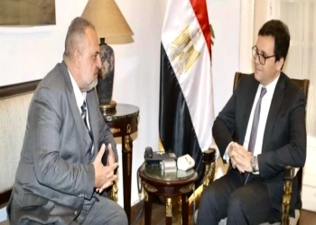 وزير الثقافة يلتقي الفنان خالد الصاوي لبحث إنشاء المركز الدولي للتدريب على فنون المسرح 17 - جريدة المساء