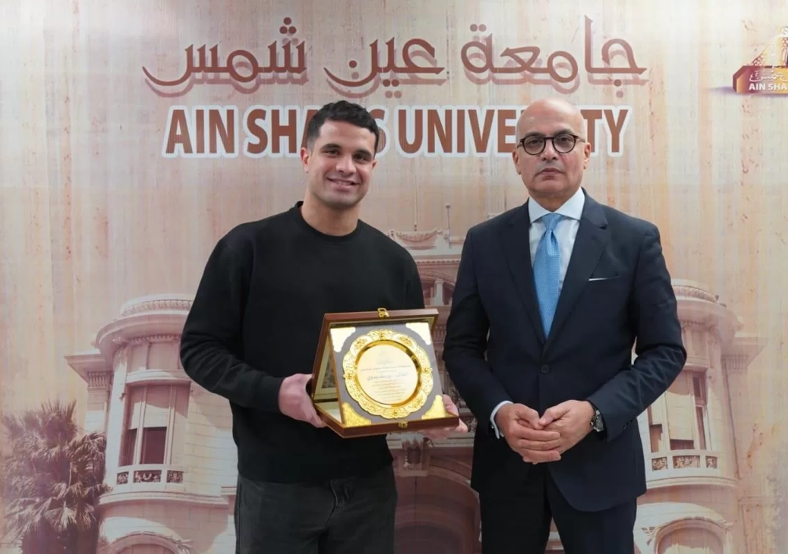 رئيس جامعة عين شمس يكرّم بطلي العالم في الكاراتية 20 - جريدة المساء رئيس جامعة عين شمس يكرّم بطلي العالم في الكاراتية 19 - جريدة المساء