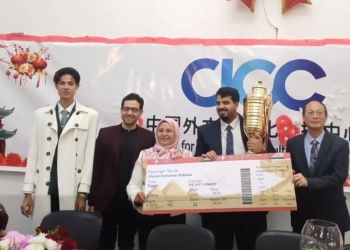 تكريم الفائزين فى مسابقة الأمثال الصينية بجامعة 6 أكتوبر 29 - جريدة المساء تكريم الفائزين فى مسابقة الأمثال الصينية بجامعة 6 أكتوبر 28 - جريدة المساء