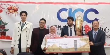 تكريم الفائزين فى مسابقة الأمثال الصينية بجامعة 6 أكتوبر 2 - جريدة المساء تكريم الفائزين فى مسابقة الأمثال الصينية بجامعة 6 أكتوبر 1 - جريدة المساء