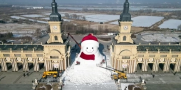 رجل ثلج عملاق يظهر فى هيلونغجيانغ شمال شرقي الصين 1 - جريدة المساء