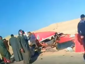كارثة على الطريق الصحراوي.. مصرع 5 أشخاص بينهم طفلة في تصادم مروع بالمنيا 23 - جريدة المساء