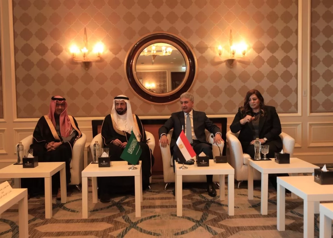 فتحى والربيعة مع ممثلى شركات السياحة: تعزيز التعاون المصرى السعودى.. فى ملفى الحج والعمرة 19 - جريدة المساء