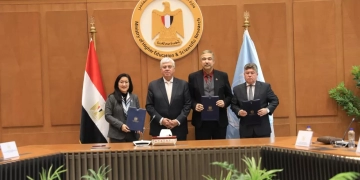 د.عاشور.. يبحث آليات توظيف الابتكار التكنولوجي بقطاعات الإنتاج والخدمات في مصر 1 - جريدة المساء