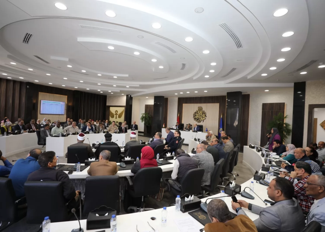 محافظ أسوان يتابع نتائج جهود مديرية الطب البيطرى لمكافحة مرض السعار 18 - جريدة المساء