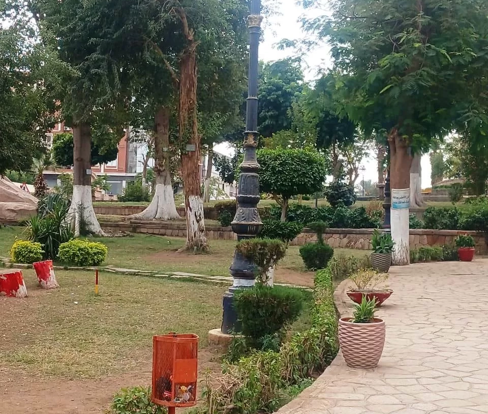 إستعداداً لأعياد الكريسماس والميلاد .. محافظ أسوان يعطى توجيهاته برفع كفاءة ونظافة الحدائق والمتنزهات العامة 17 - جريدة المساء