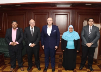 محافظ بني سويف يُناقش مع مسؤولي بنك الاستثمار معدلات تنفيذ المشروعات 13 - جريدة المساء