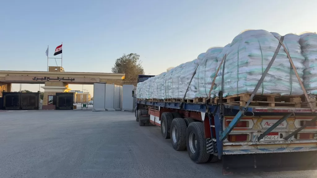 الهلال الأحمر يدخل 9700 طن مساعدات إنسانية وشتوية لأهل غزة 11 - جريدة المساء