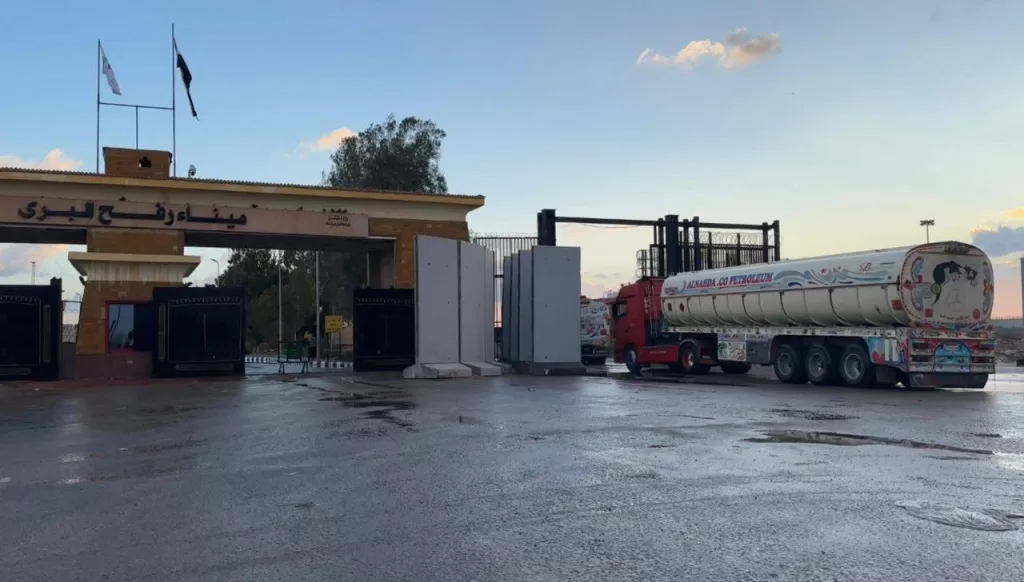 القافلة الـ 95 تكسر برد الشتاء فى غزة بـ 11 ألف خيمة وآلاف الأطنان من المساعدات 24 - جريدة المساء القافلة الـ 95 تكسر برد الشتاء فى غزة بـ 11 ألف خيمة وآلاف الأطنان من المساعدات 23 - جريدة المساء