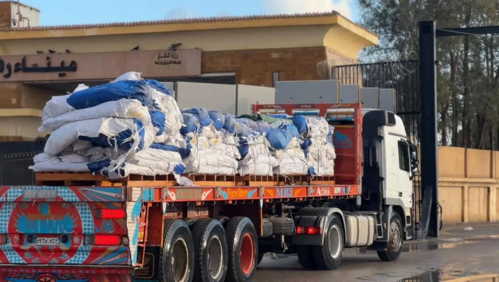 القافلة الـ 95 تكسر برد الشتاء فى غزة بـ 11 ألف خيمة وآلاف الأطنان من المساعدات 26 - جريدة المساء القافلة الـ 95 تكسر برد الشتاء فى غزة بـ 11 ألف خيمة وآلاف الأطنان من المساعدات 25 - جريدة المساء