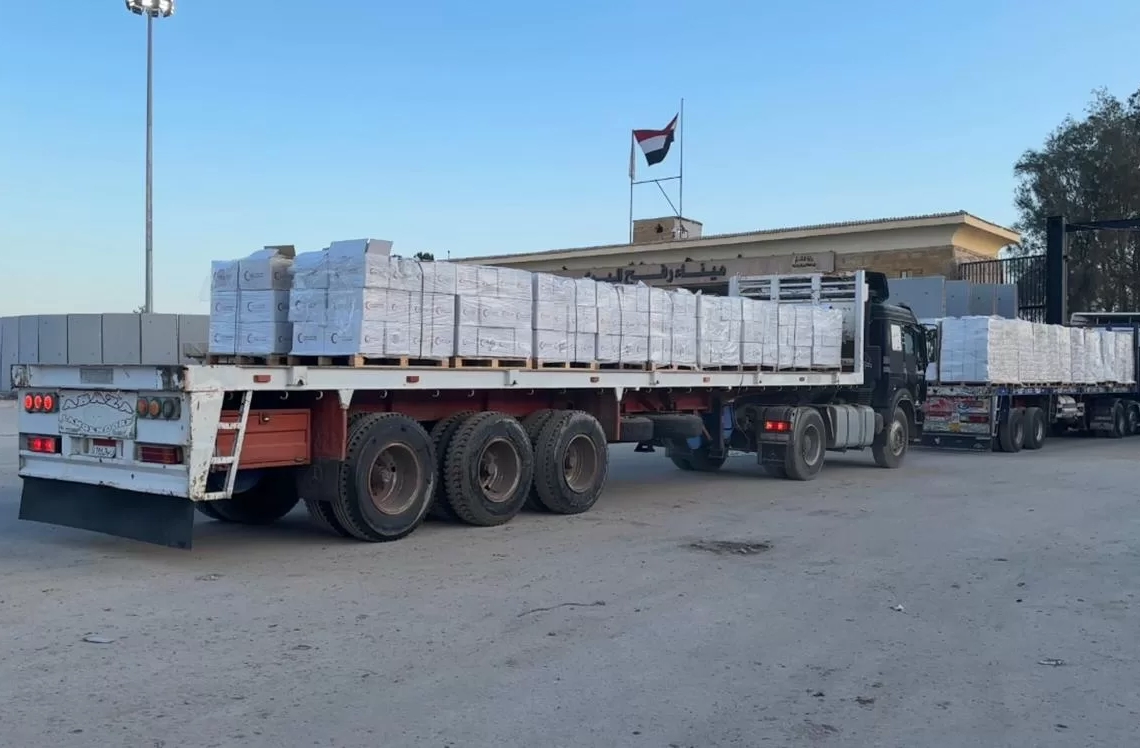 الهلال الأحمر المصرى يدفع بزاد 101 لأهل غزة