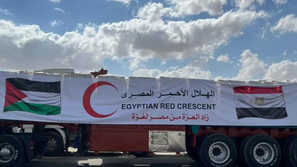 الهلال الأحمر يدفع بـ 131 ألف سلة غذائية وأكثر من 3 آلاف طن مساعدات لغزة 21 - جريدة المساء