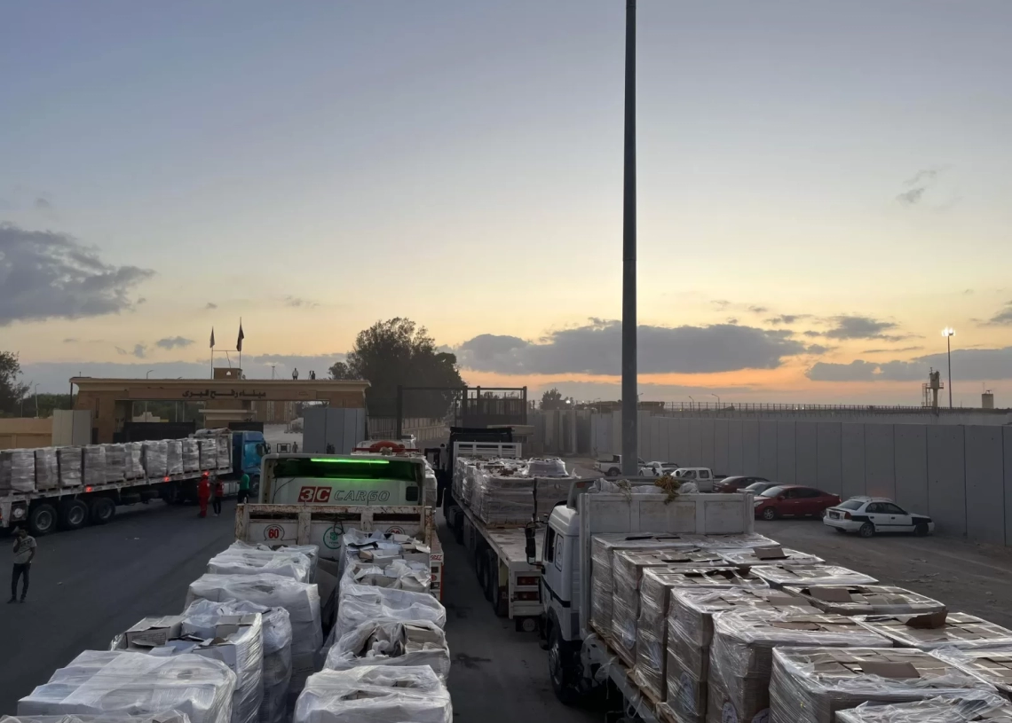 الهلال الأحمر المصرى يدفع بزاد 99 لأهل غزة