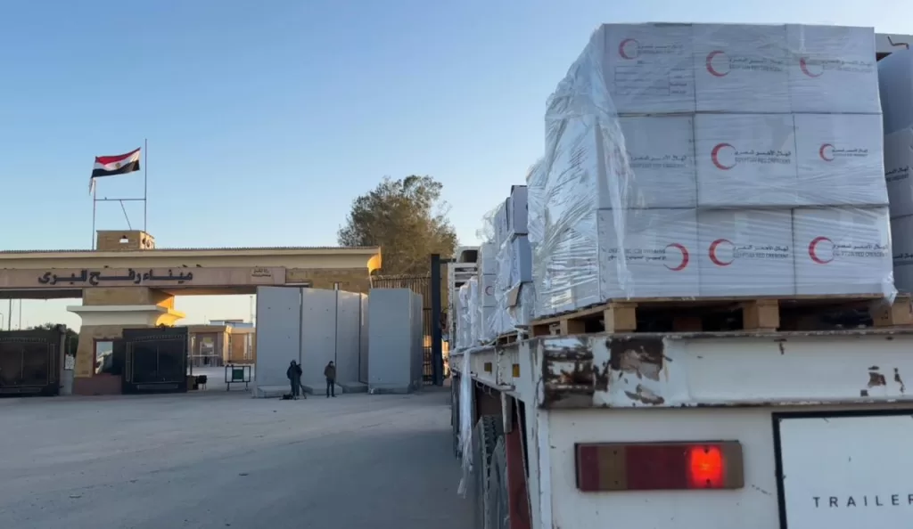 الهلال الأحمر يدفع بـ 130 ألف سلة غذائية و 22 ألف قطعة ملابس شتوية 21 - جريدة المساء