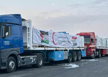 الهلال الأحمر المصرى يسير القافلة 85 لأهل غزة