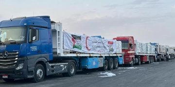 الهلال الأحمر المصرى يسير القافلة 85 لأهل غزة