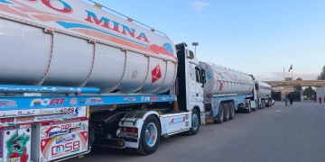 الهلال الأحمر المصرى يواصل إدخال المساعدات الشتوية لأهل غزة