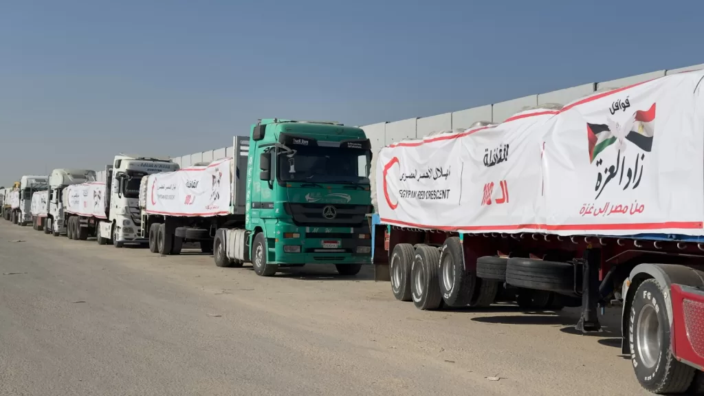 قافلة "زاد العزة" الـ100 تعبر لغزة بـ 5400 طن مساعدات وإمدادات شتوية عاجلة 25 - جريدة المساء